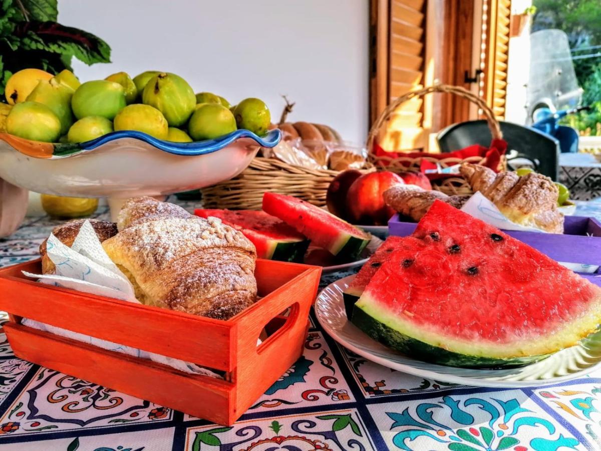 Lauricella Bed And Breakfast Đảo Lipari Ngoại thất bức ảnh