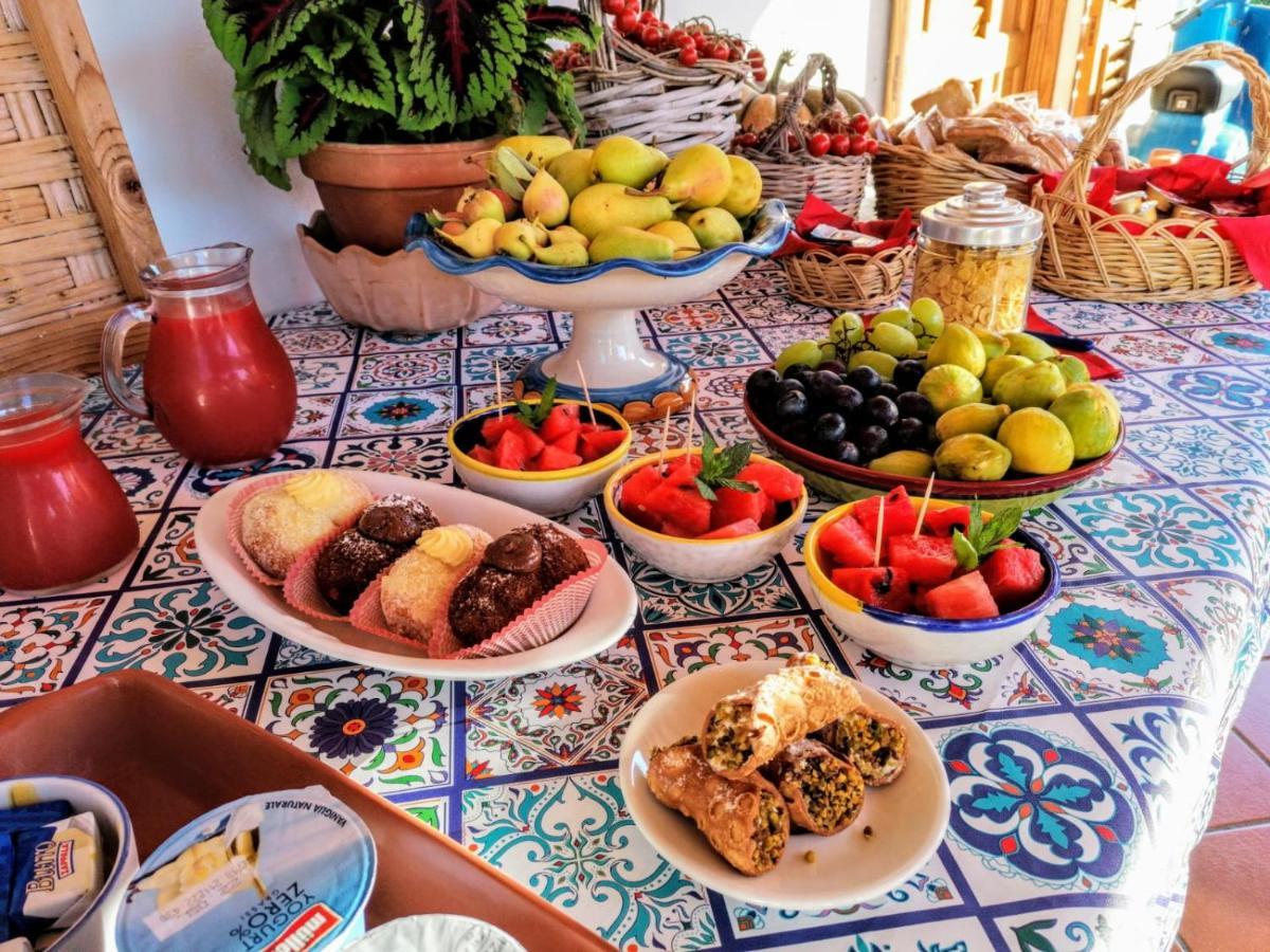 Lauricella Bed And Breakfast Đảo Lipari Ngoại thất bức ảnh