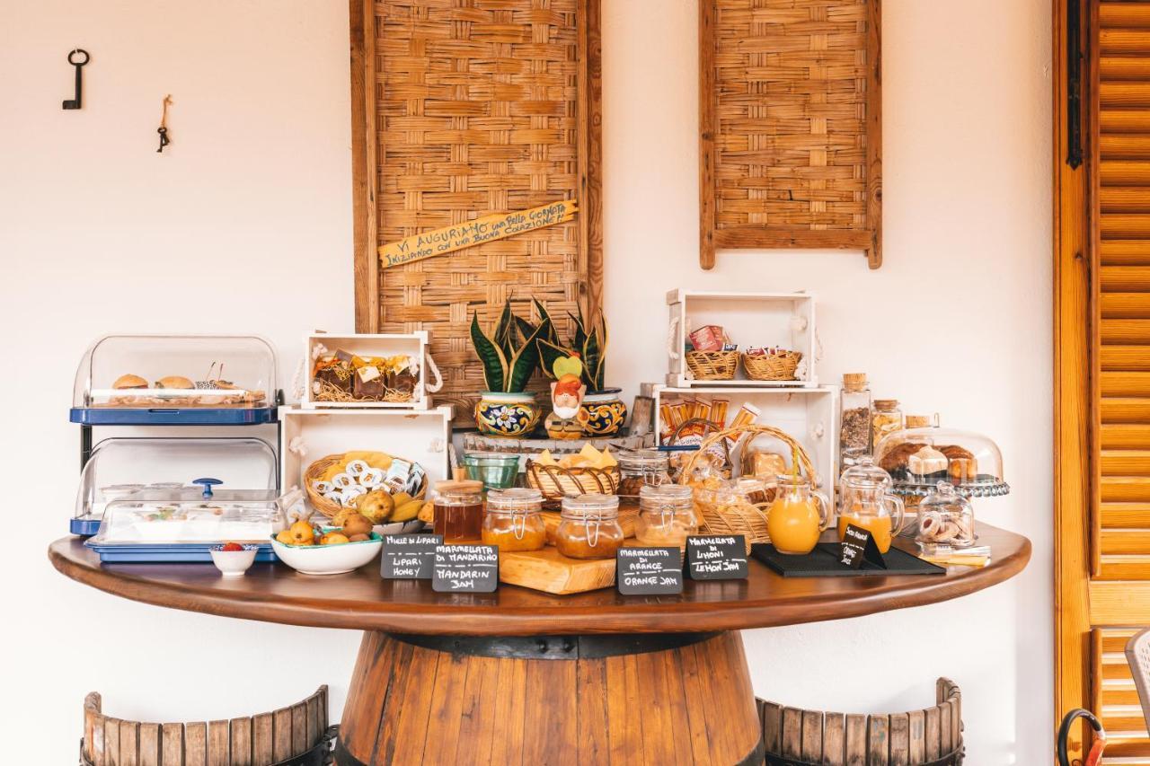 Lauricella Bed And Breakfast Đảo Lipari Ngoại thất bức ảnh